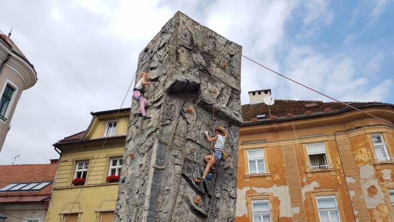 Prijateljska hitrostna tekma v Kranju